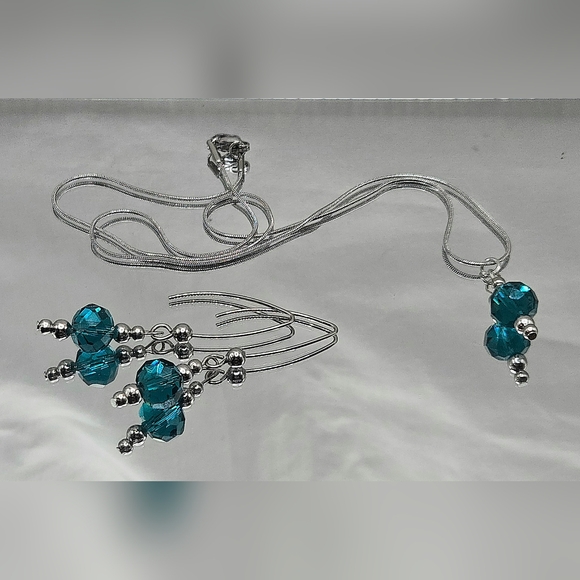 Elegant Silver and Blue Crystal Earrings - Picture 9 of 11